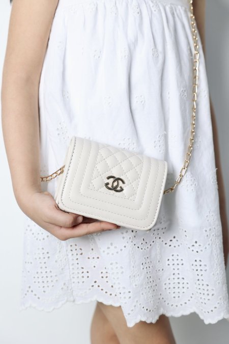 شنط بناتي اطفال - ( CHANEL ) - بيج فاتح <br> <span class='text-color-warm'>نفدت الكمية</span>